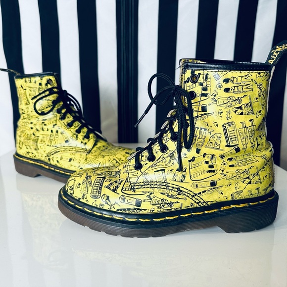 Dr Martens Getta Grip Yellow London Print 10 eyelet Steel Toe Boots - England - Picture 2 of 11